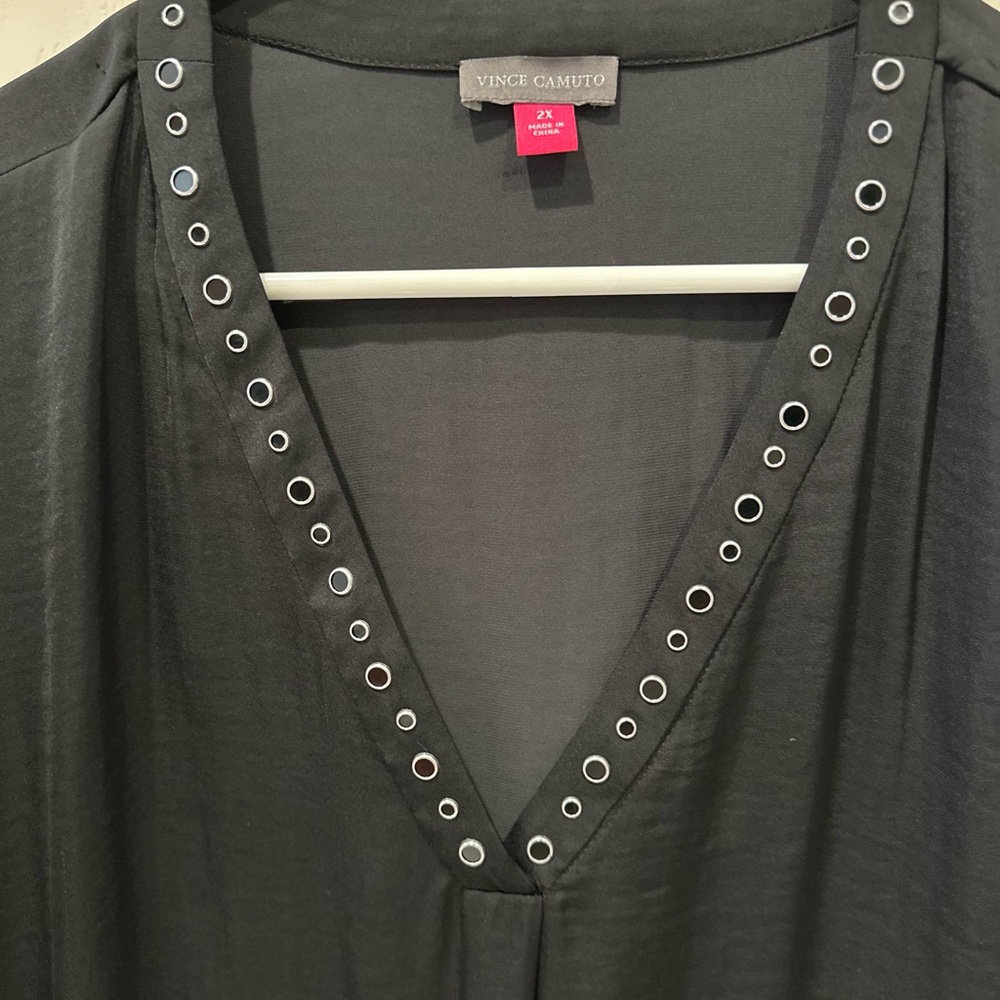 Pack of 2 Vince Camuto Black and Forest Green Grommet V-Neck Blouses